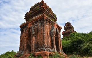Tháp Bánh Ít - Kiến trúc Chăm độc đáo với nét đẹp nghìn tuổi