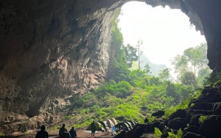 Trekking hang động lớn thứ tư thế giới