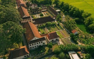 Tiểu chủng viện Làng Sông 360