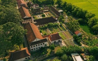 Tiểu chủng viện Làng Sông 360